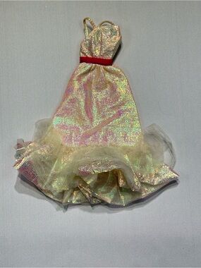 ✨ Vintage 1983 Crystal Barbie Iridescent Ball Gown ✨(#4598)!